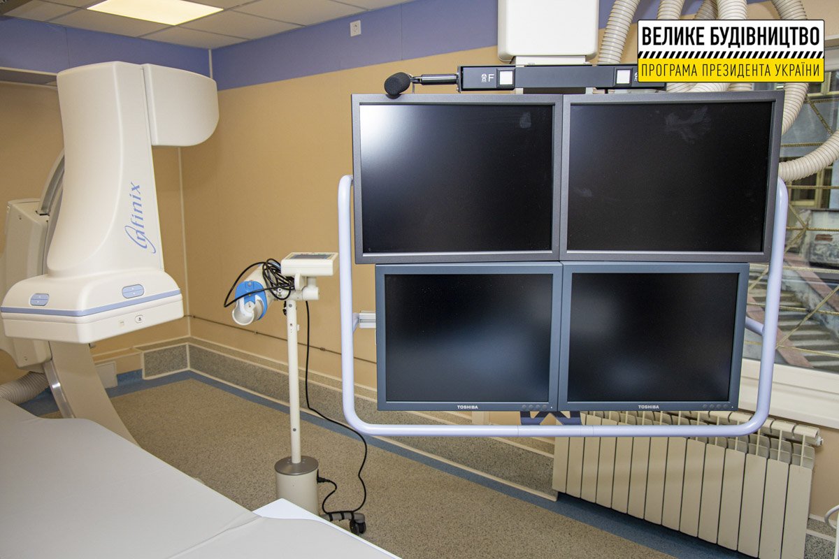 Операционную оснастили современным ангиографом Операционную оснастили современным ангиографом