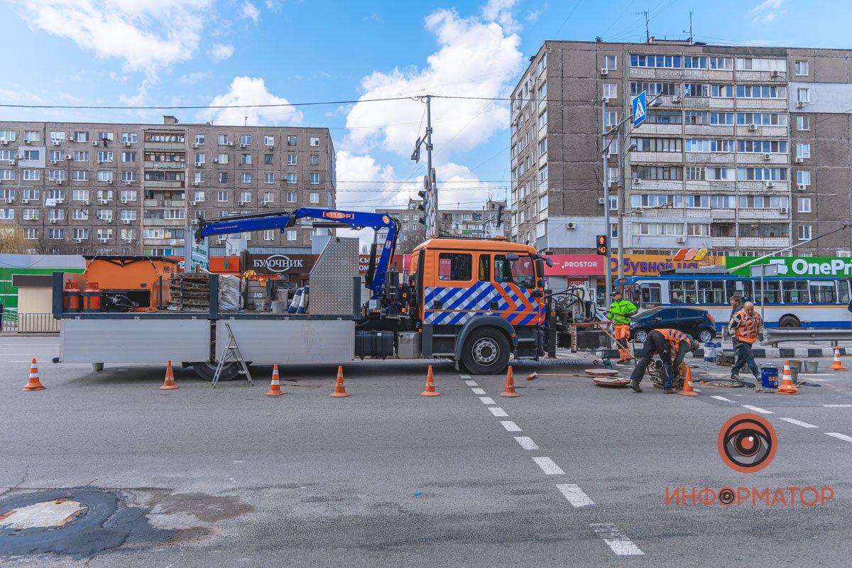 В планах на сегодня - замена еще 10 люков на проспекте сегодня В планах на сегодня - замена еще 10 люков на проспекте сегодня