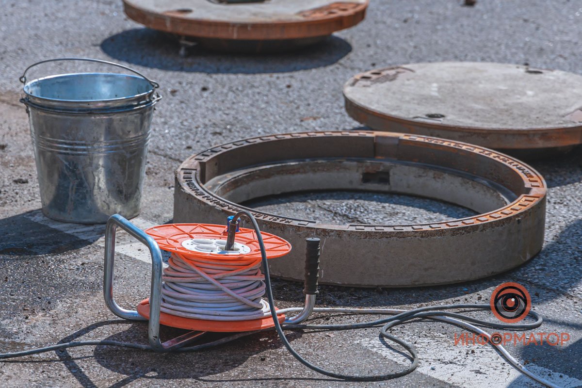 Новые крышки люков - частично из бетона Новые крышки люков - частично из бетона