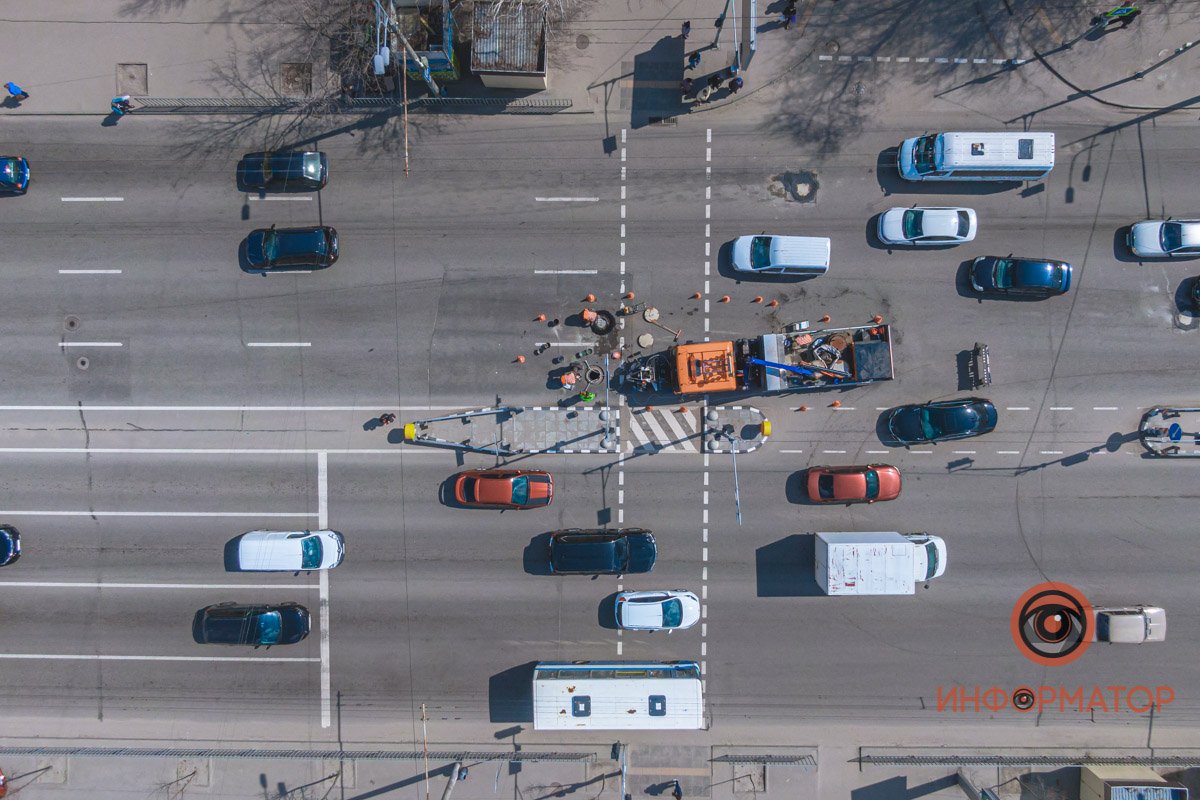 Затор растянулся по проспекту от "Донецкой" за улицу Богдана Хмельницкого Затор растянулся по проспекту от "Донецкой" за улицу Богдана Хмельницкого