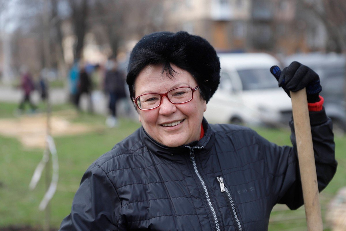 «Связь поколений»: в Днепре горожане всех возрастов объединились, чтобы высадить деревья для нового сквера 2