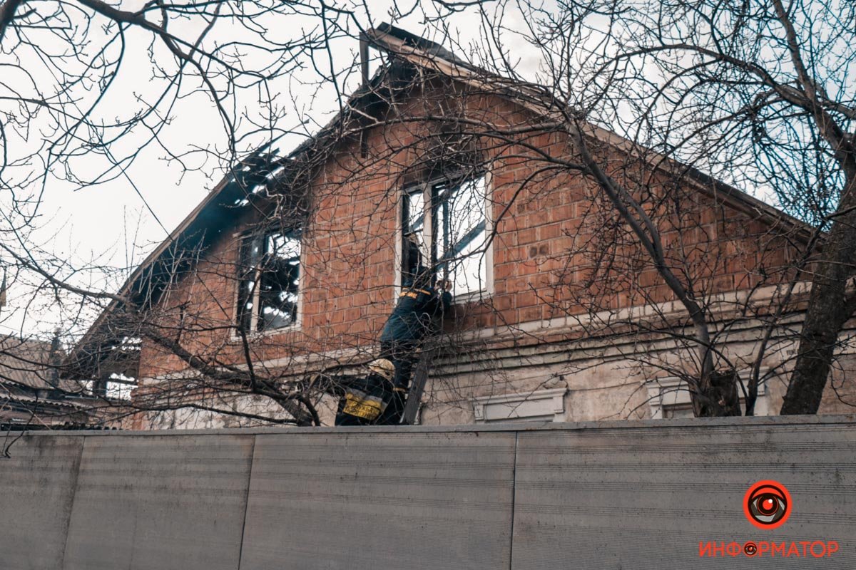 На место прибыли спасатели На место прибыли спасатели