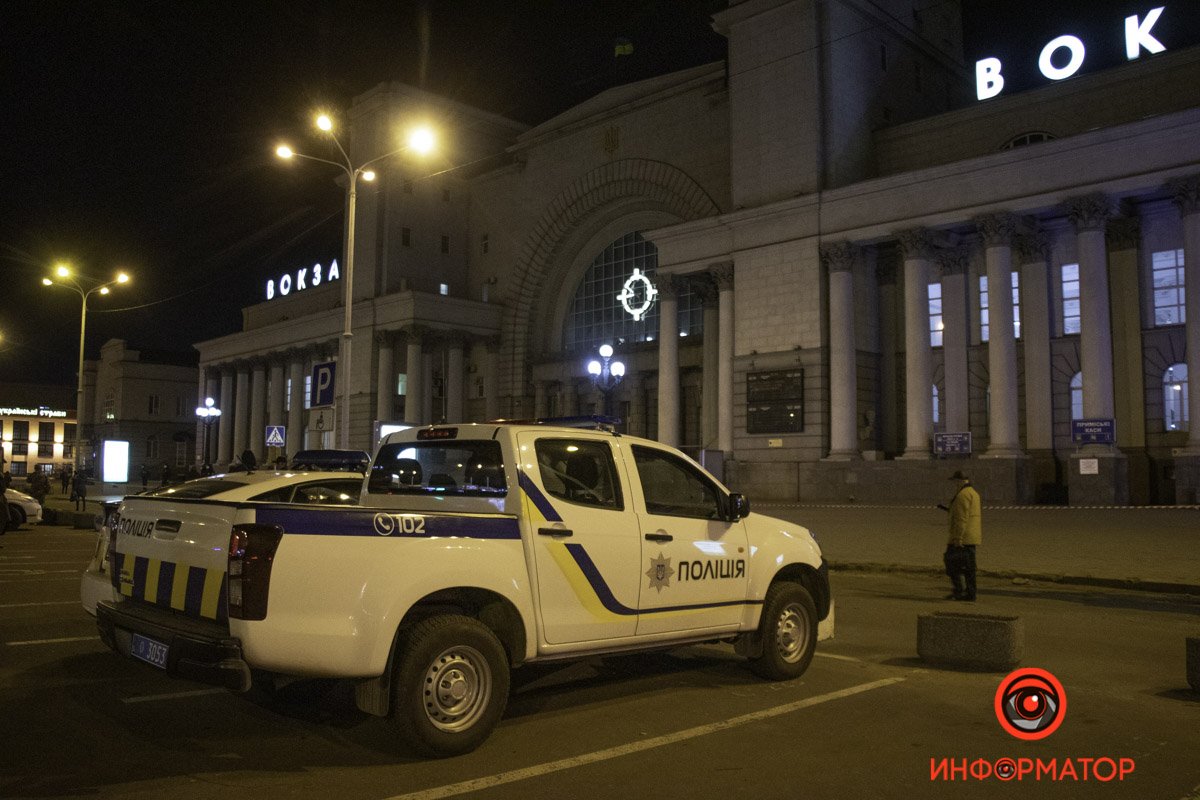В Днепре неизвестный сообщил, что «заминировал» ж/д вокзал В Днепре неизвестный сообщил, что «заминировал» ж/д вокзал