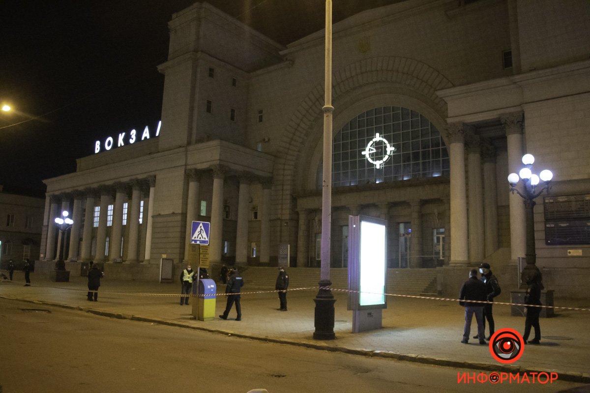 Здание оцепили Здание оцепили