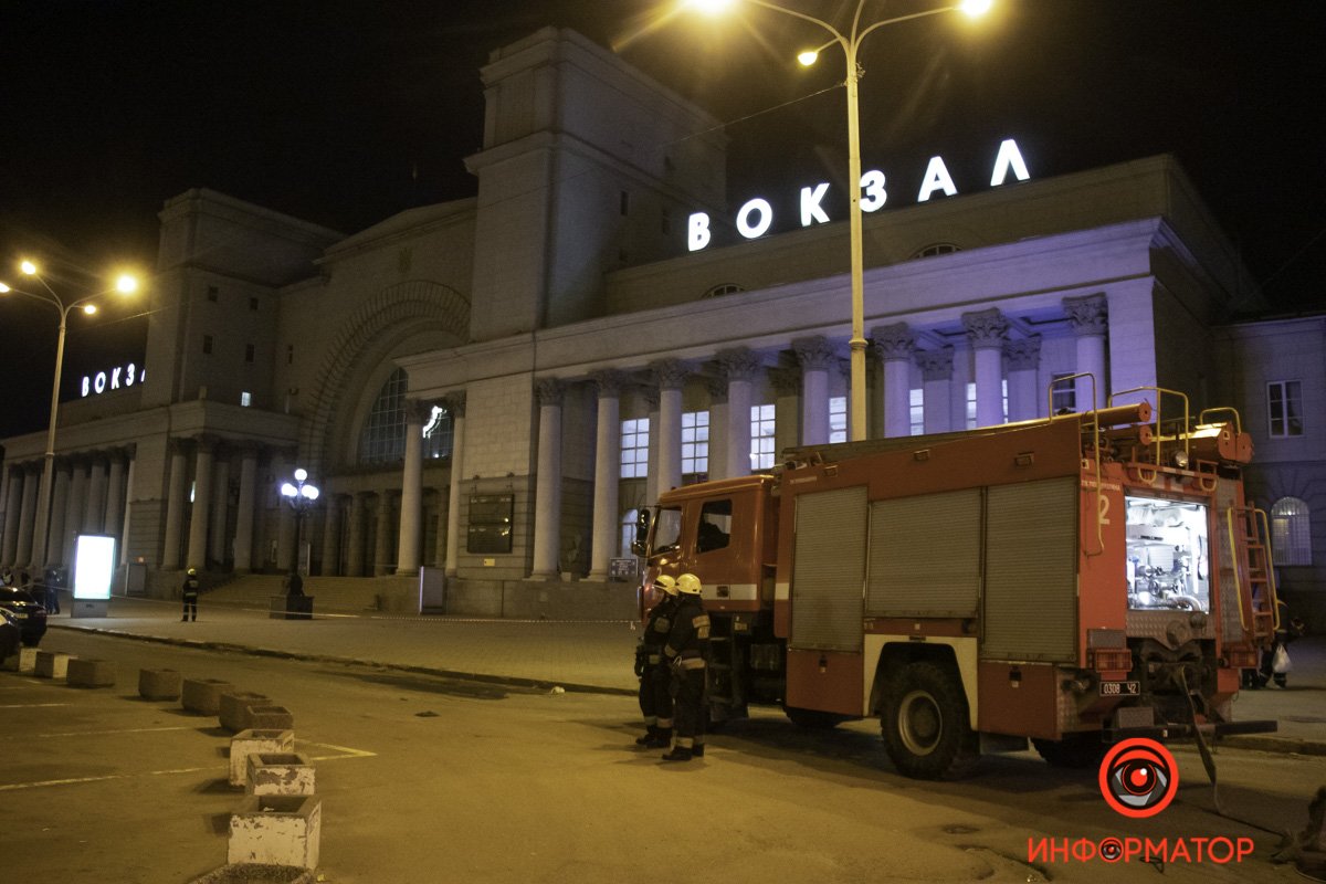 На место прибыли спасатели На место прибыли спасатели