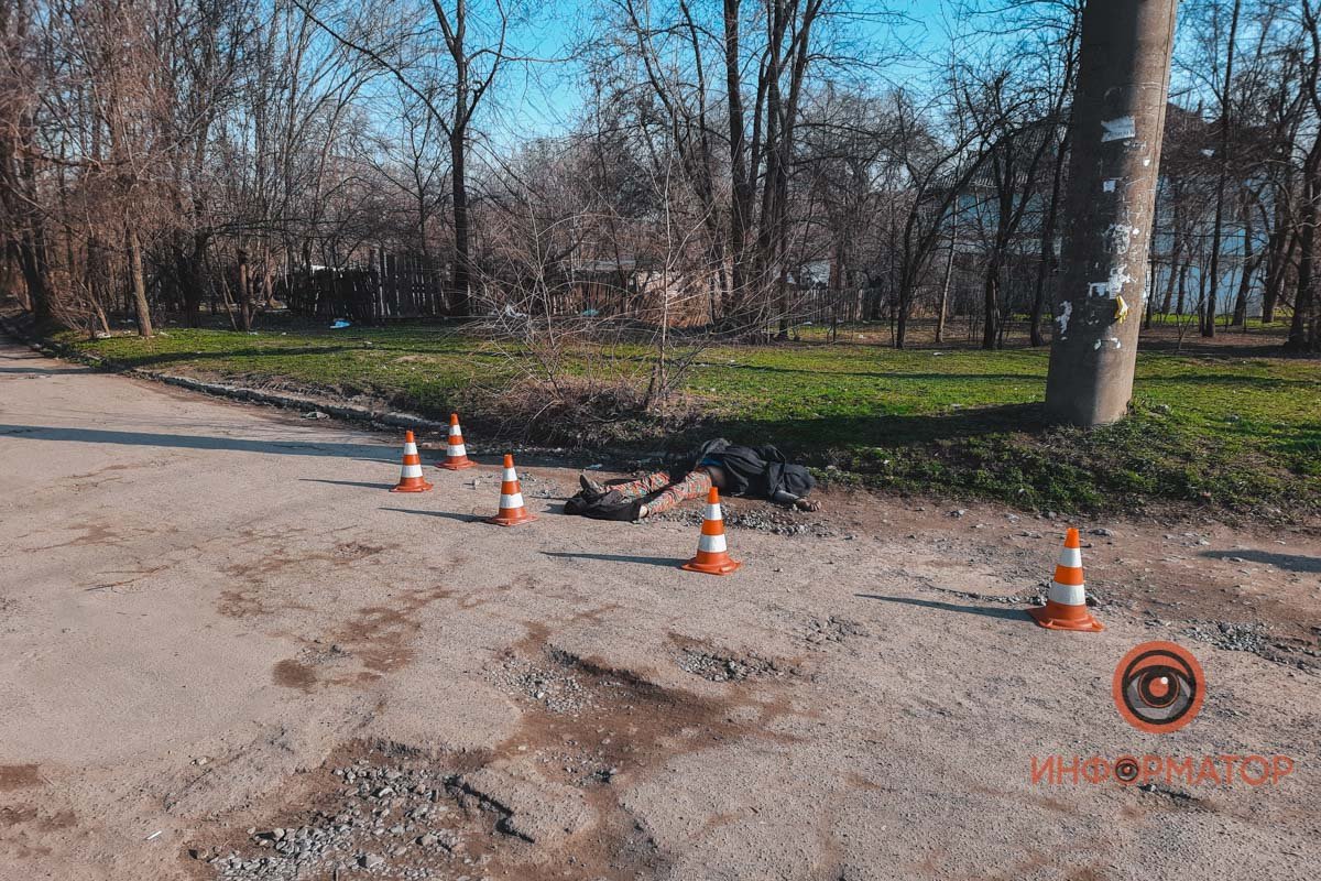 В Днепре на Западном напротив кафе "Росинка" нашли труп женщины с разбитой головой 3