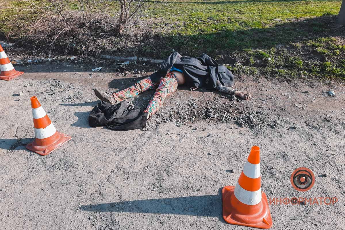 В Днепре на Западном напротив кафе "Росинка" нашли труп женщины с разбитой головой 4