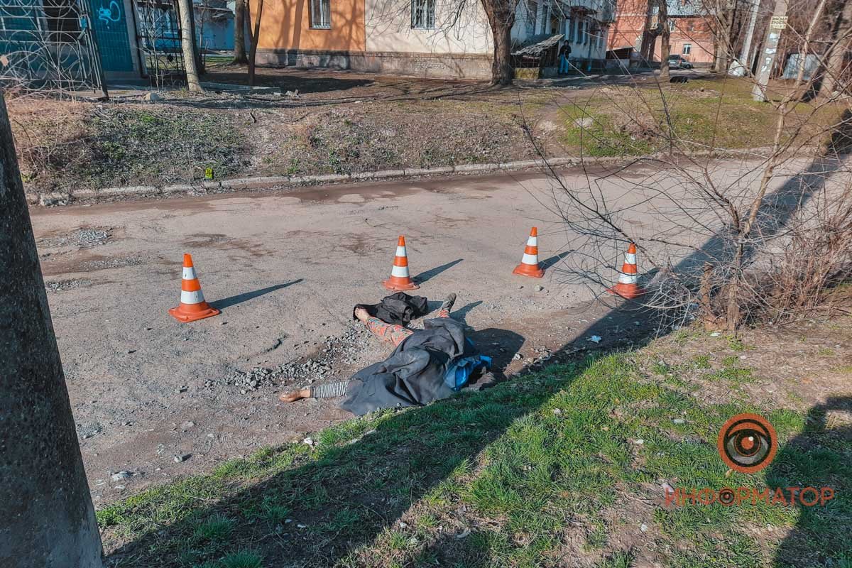 В Днепре на Западном напротив кафе "Росинка" нашли труп женщины с разбитой головой 5