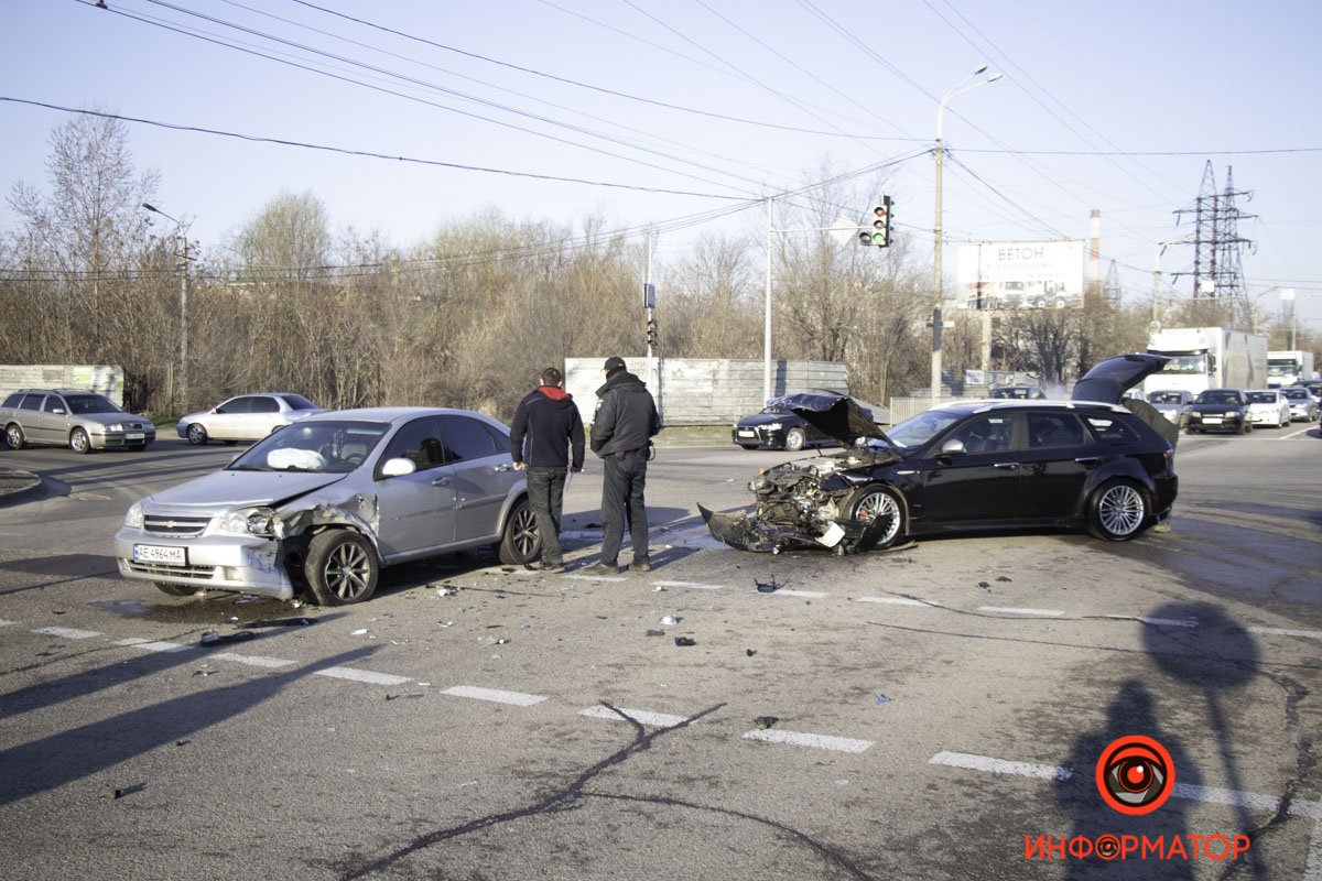 На перекрестке Набережной Заводской и улицы Павлова столкнулись Alfa Romeo и Chevrolet