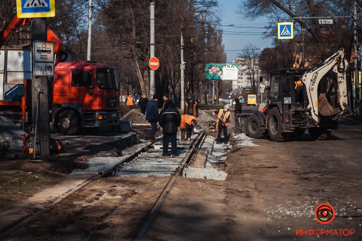 Заблокирован левый ряд по проспекту Пушкина в сторону центра
