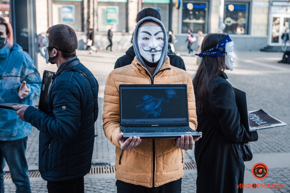 Раздавали карточки с информацией о веганстве и негуманном отношении к братьям нашим меньшим Раздавали карточки с информацией о веганстве и негуманном отношении к братьям нашим меньшим