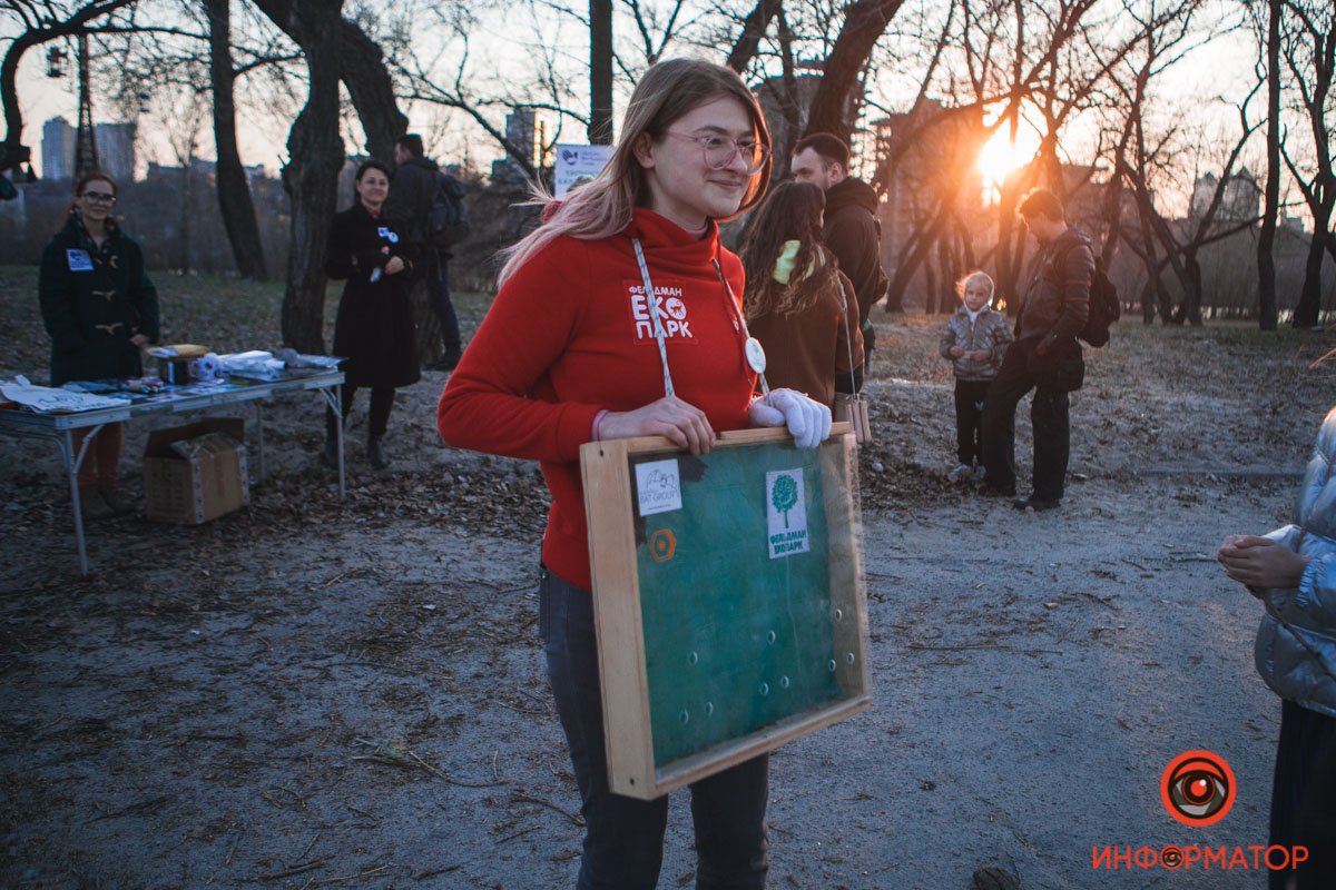 На Монастырском острове выпустили на волю 916 летучих мышей