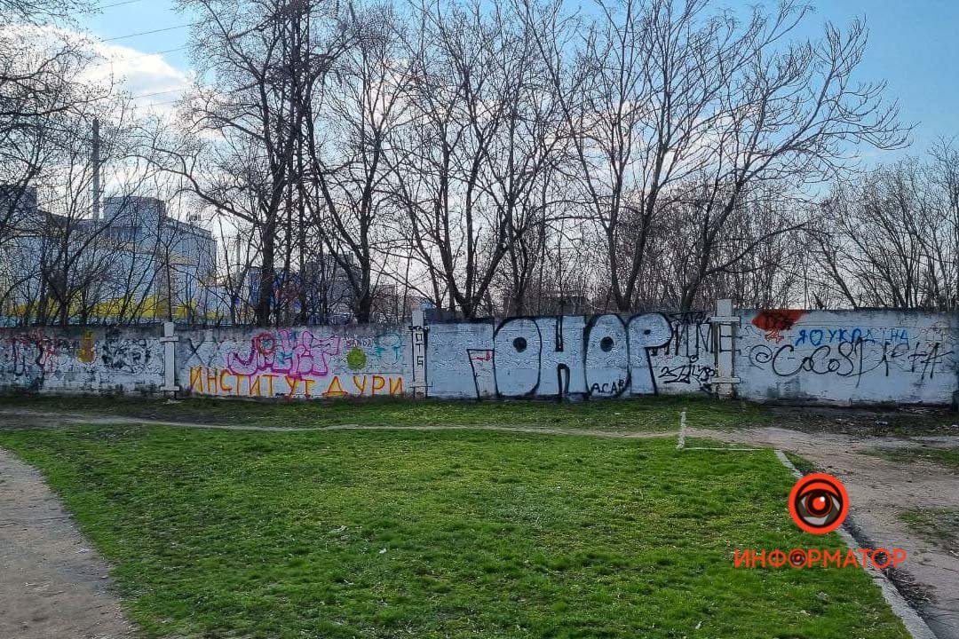 Улица - институт дури. Поэтому учитесь дома