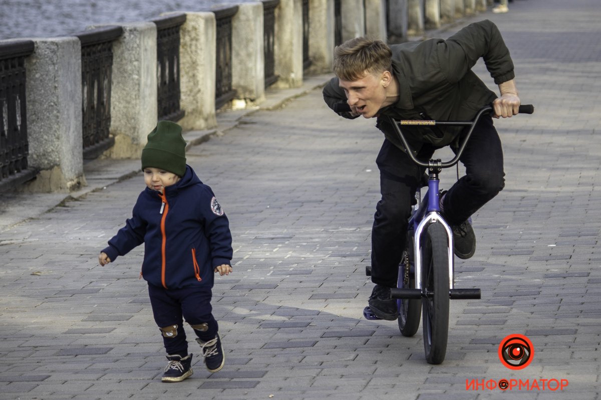 Прикатит серенький волчок Прикатит серенький волчок