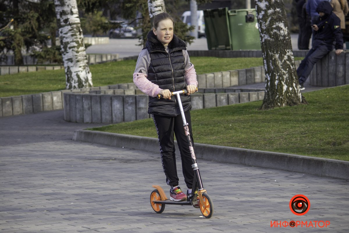 Кажется, что пешеходов даже меньше, чем людей на колесном транспорте Кажется, что пешеходов даже меньше, чем людей на колесном транспорте