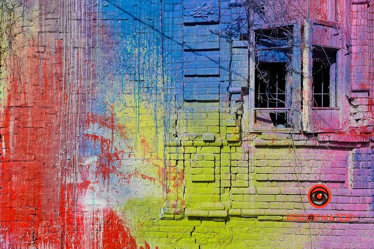 Разукрасила заброшку команда Evil’s