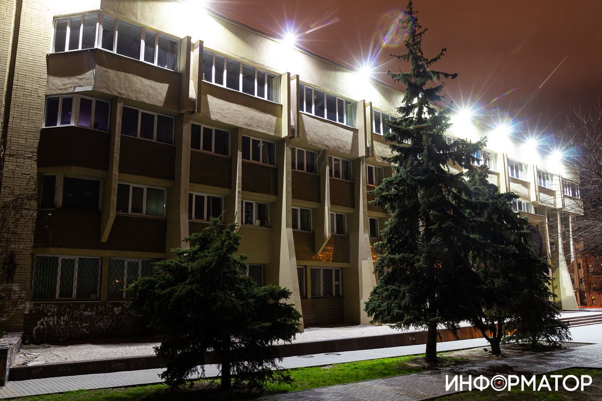 Даже ели возле консерватории музыкальные Даже ели возле консерватории музыкальные