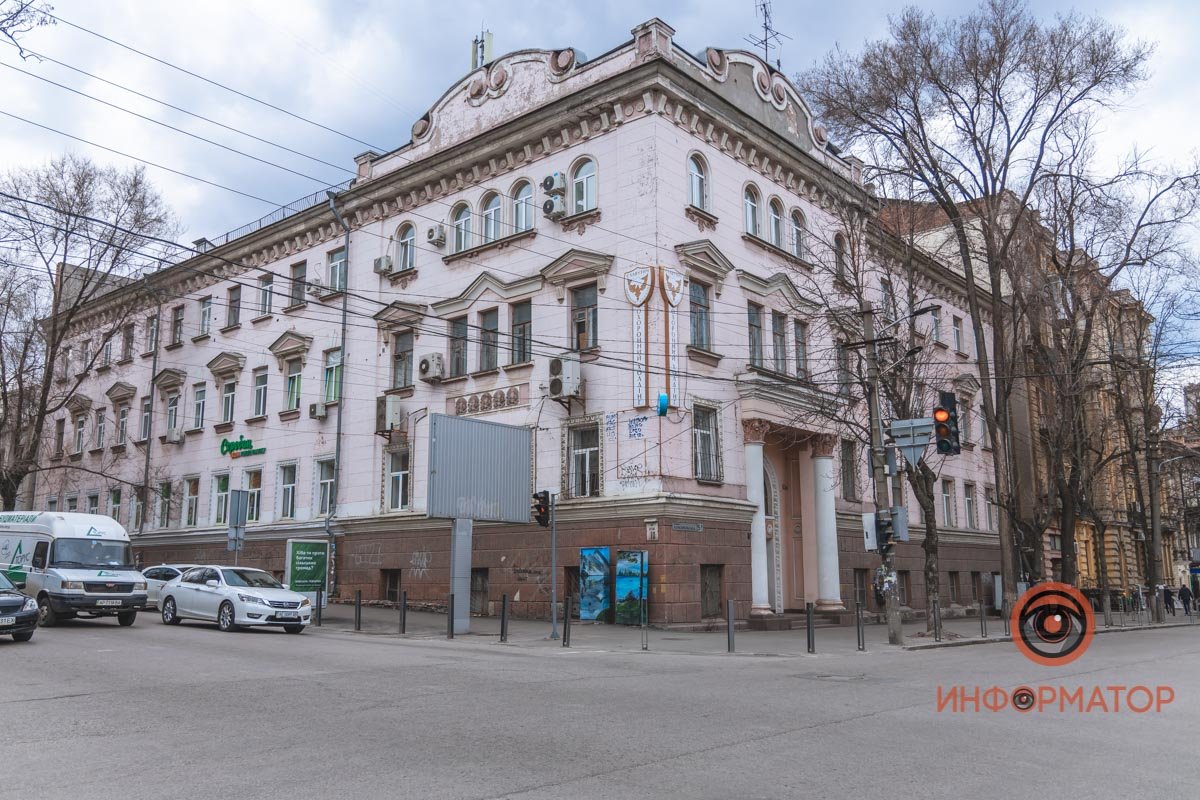 Здание на углу Сечевых Стрельцов и Староказацкой сейчас Здание на углу Сечевых Стрельцов и Староказацкой сейчас