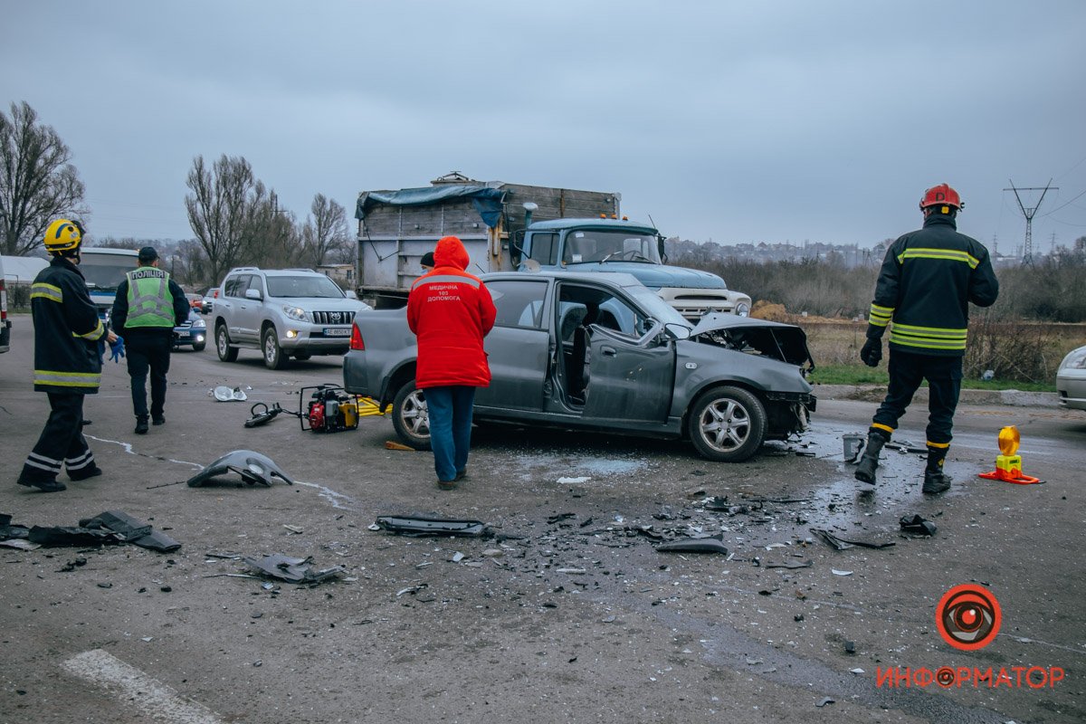От полученных травм водитель Geely умер на месте От полученных травм водитель Geely умер на месте
