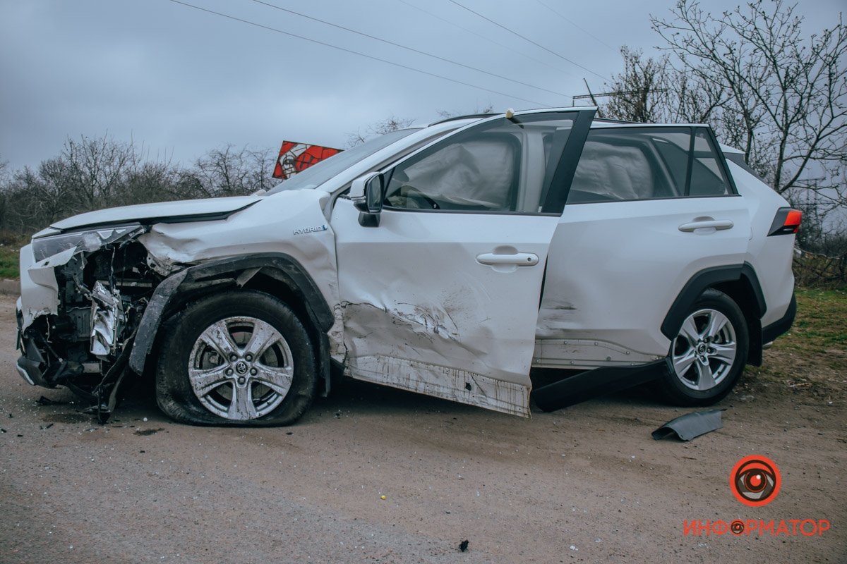 Столкнулись Toyota и Geely Столкнулись Toyota и Geely