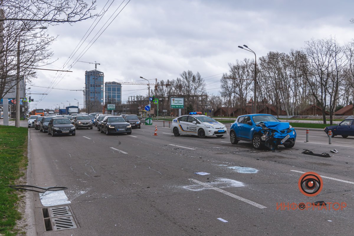 На месте работает полиция На месте работает полиция