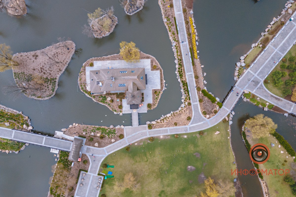 Скорее выходите из дома