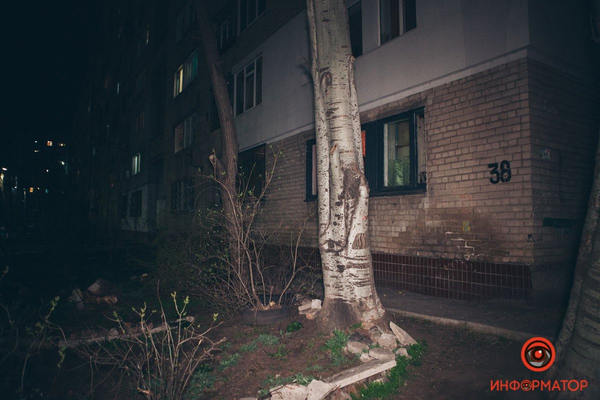 В Днепре на Семафорной 20-летний парень выпал из окна на девятом этаже 1