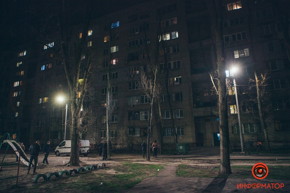 В Днепре на Семафорной 20-летний парень выпал из окна на девятом этаже 4