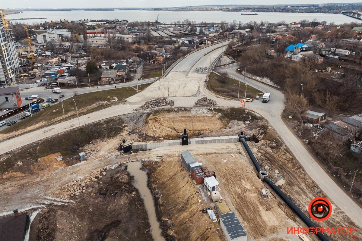 Проезд до сих пор перекрыт