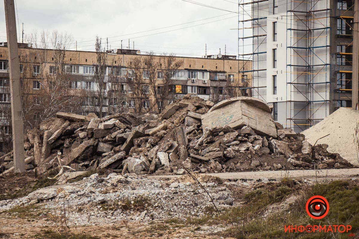 Покрытие снимают