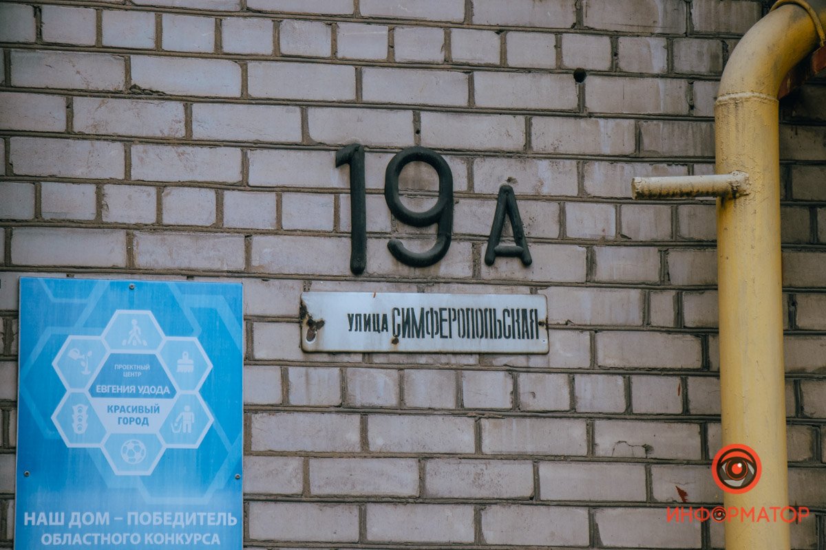 На Симферопольской мужчина выбросился из окна На Симферопольской мужчина выбросился из окна