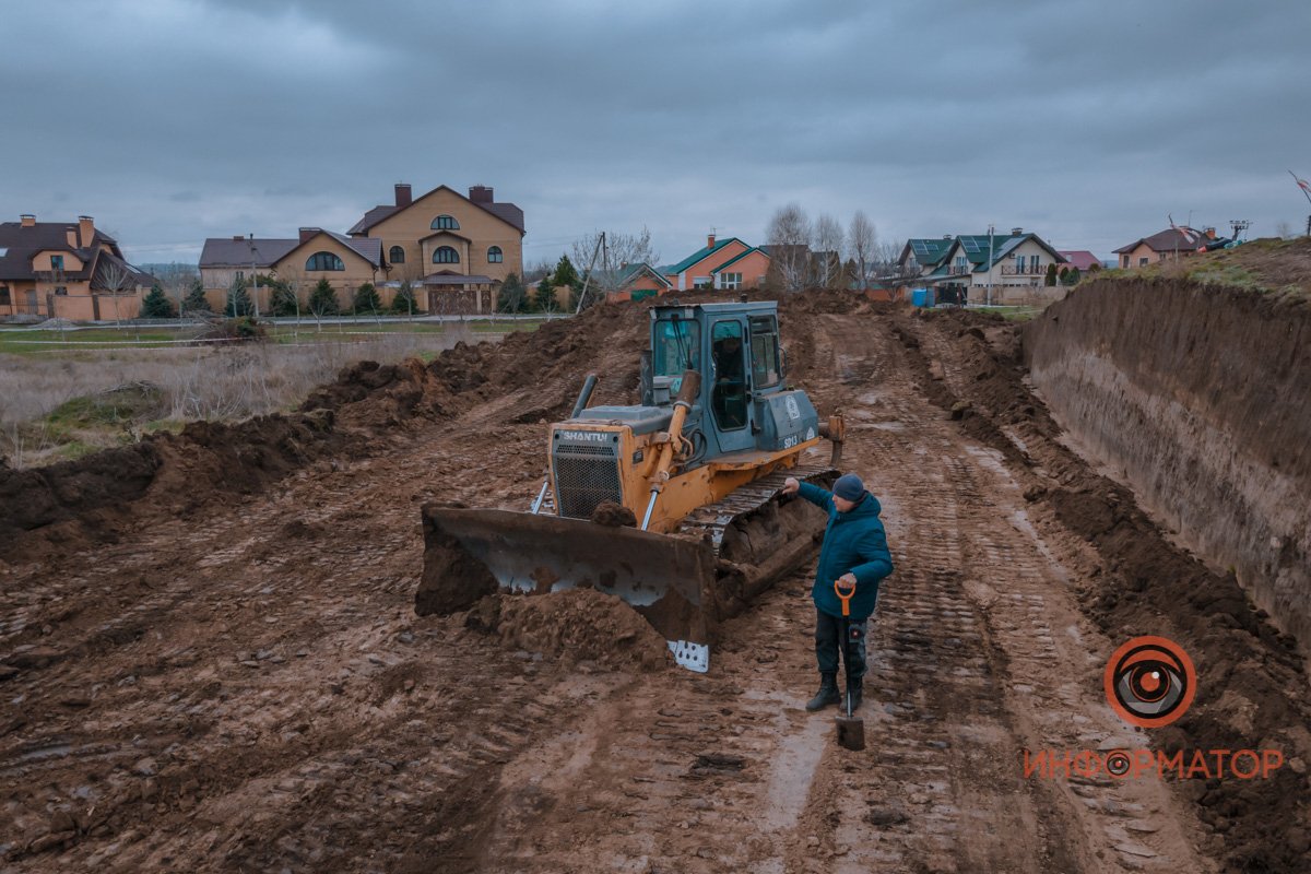 Бульдозеры снимают целые пласты земли Бульдозеры снимают целые пласты земли