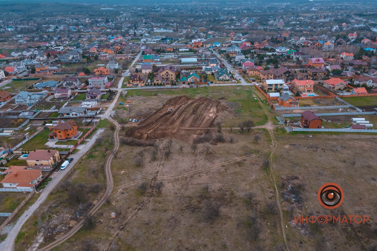 На месте идут археологические раскопки На месте идут археологические раскопки