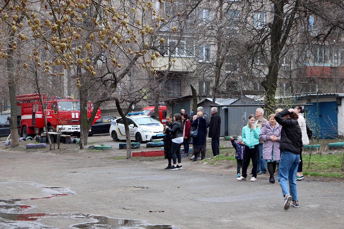 Пострадал мужчина, его скорая забрала в больницу №4