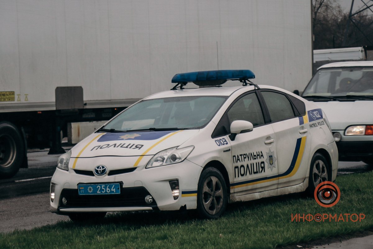 В Днепре на Донецком шоссе женщина выпала из вагона трамвая 5