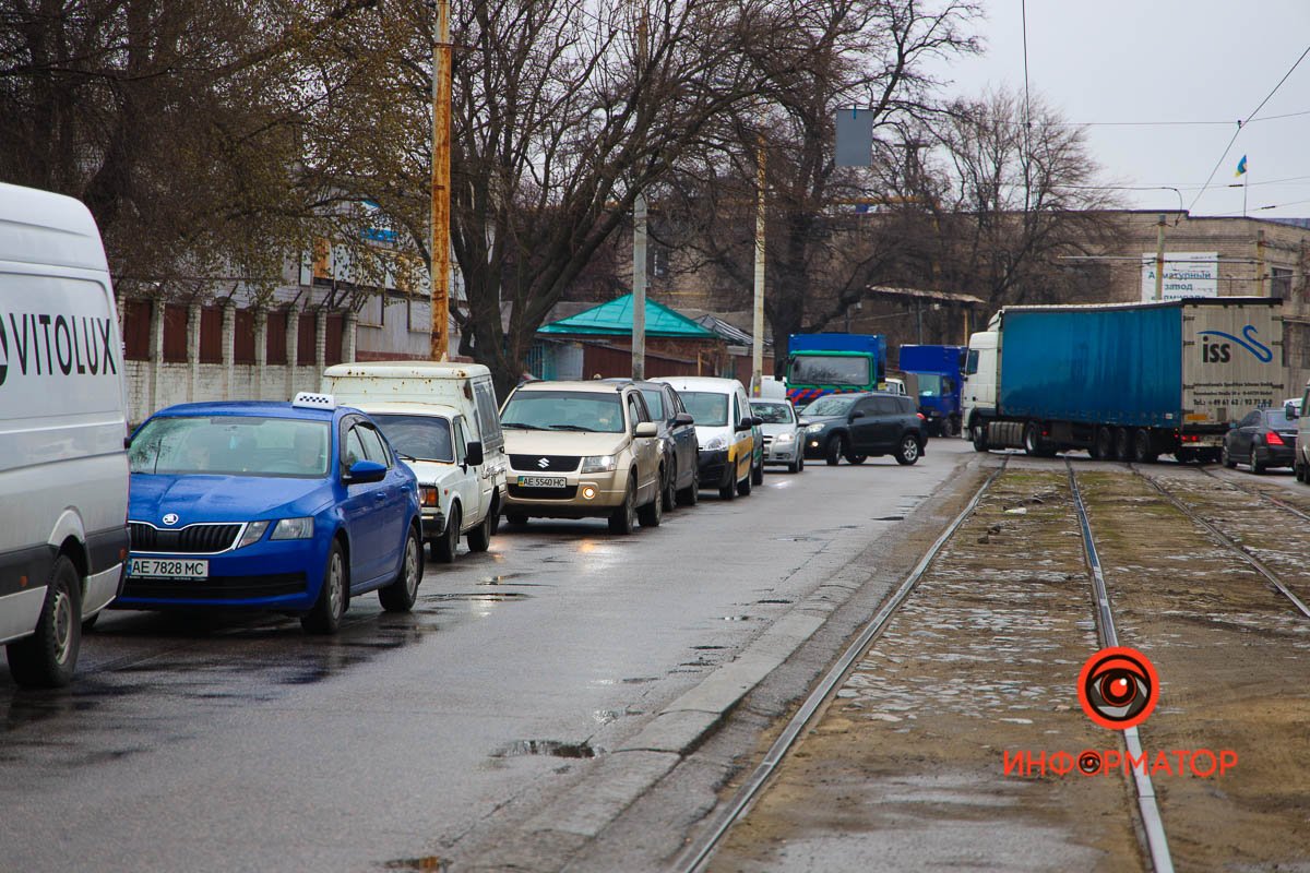 Пробка по Белелюбского в сторону Старомостовой площади Пробка по Белелюбского в сторону Старомостовой площади