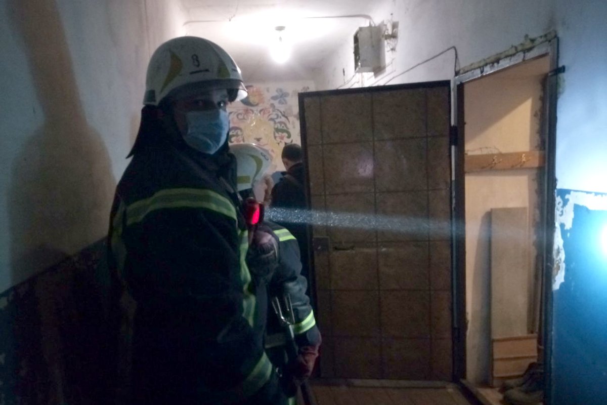 Родители не могли открыть дверь Родители не могли открыть дверь