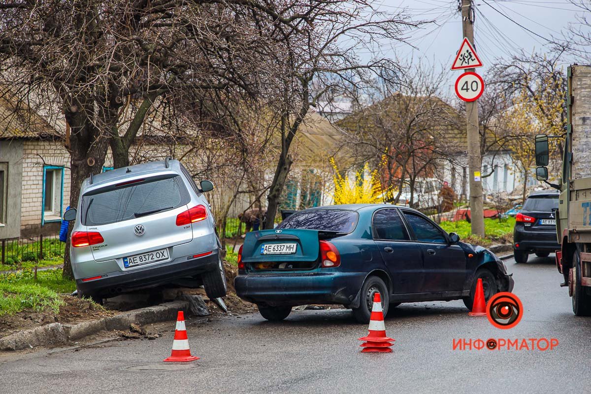 По предварительной информации от полиции, Daewoo Lanos двигался по Выборгской в сторону улицы Нестерова