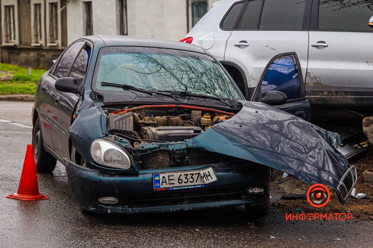 Водитель Daewoo не уступил дорогу, в результате чего случилось столкновени
