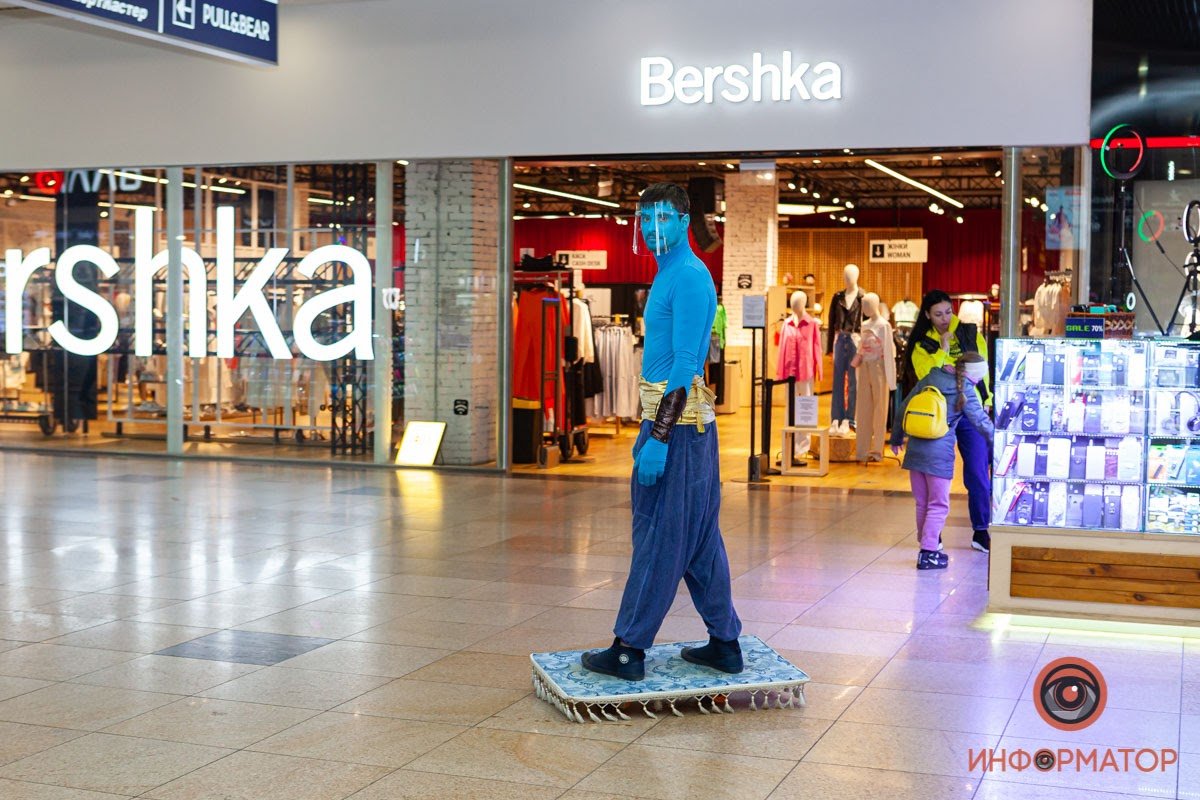 В "Караване" поселился джинн, который оплачивает покупки жителей Днепра 1