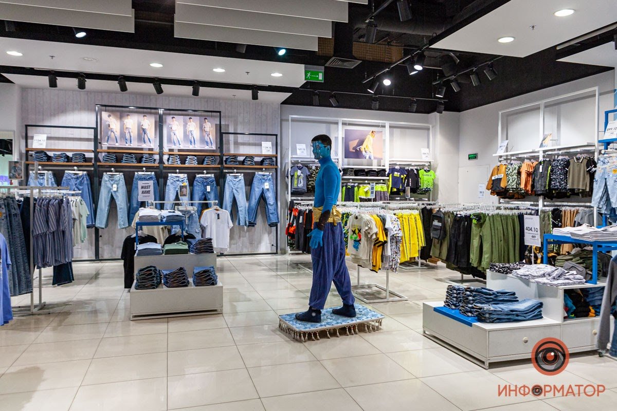 В "Караване" поселился джинн, который оплачивает покупки жителей Днепра 5