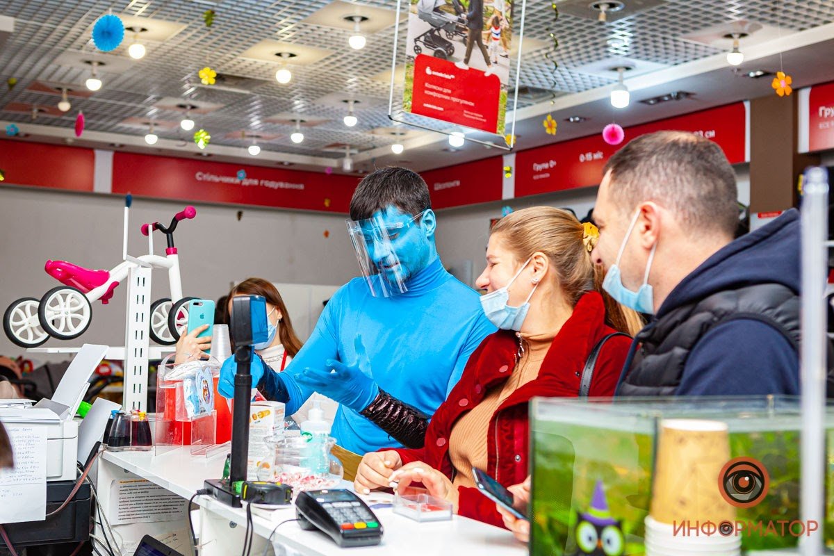 В "Караване" поселился джинн, который оплачивает покупки жителей Днепра 6