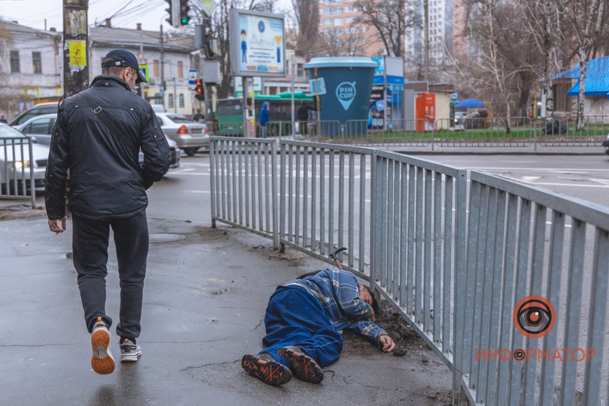 Люди просто проходили Люди просто проходили