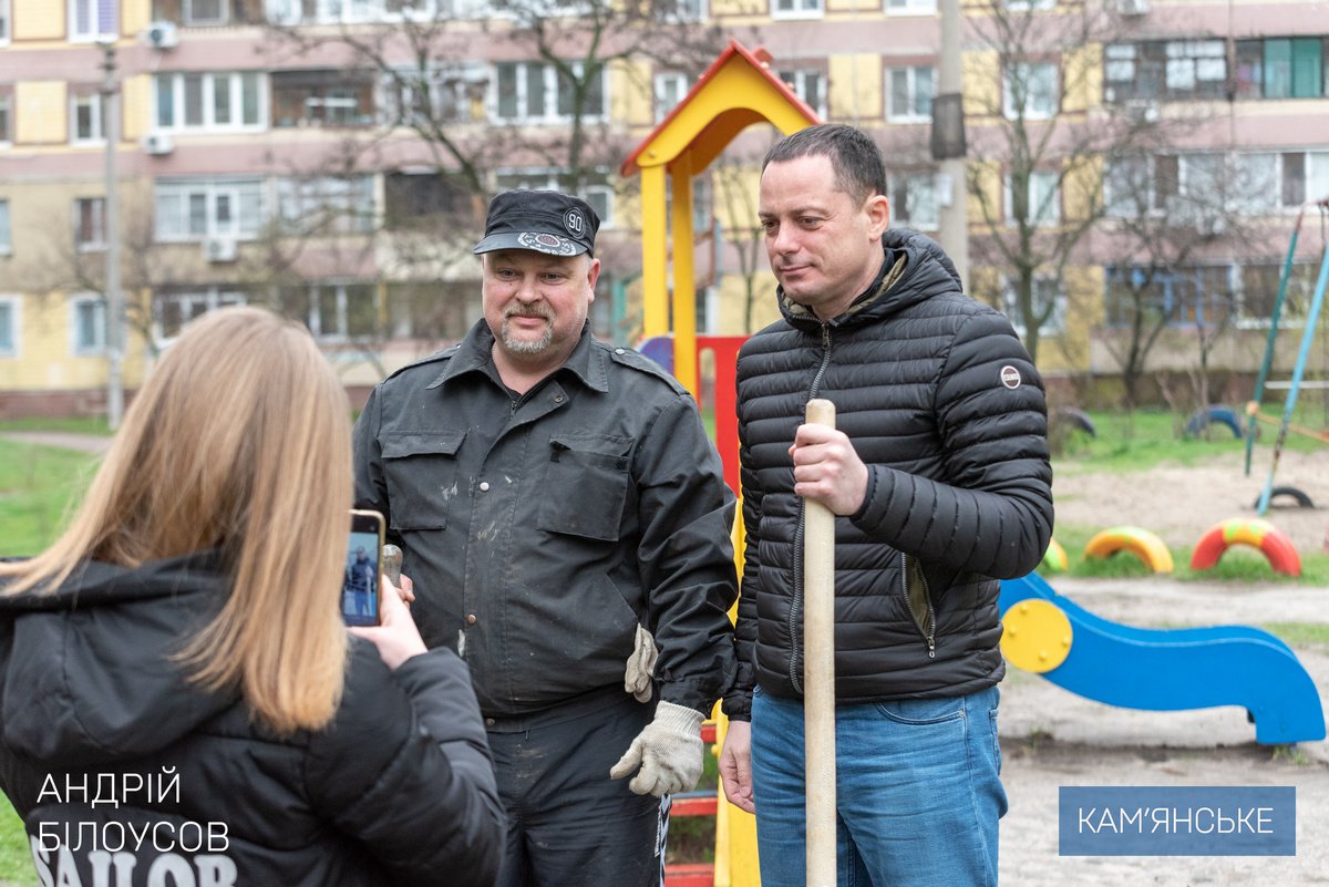 1000 деревьев и 600 кустов высадили в Каменском ко Дню окружающей среды 3