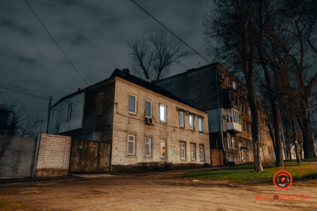 Трава придается контраста саспенсу