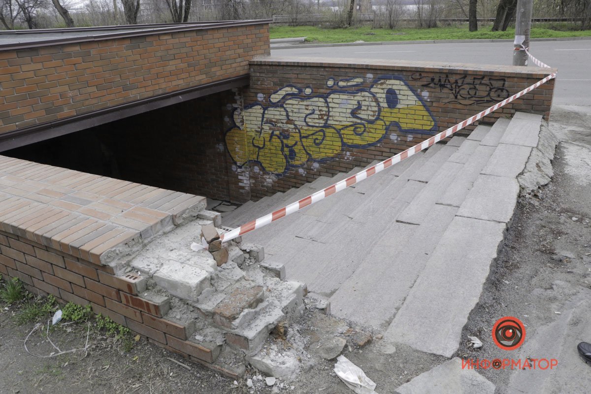 Возле гостиницы "Рассвет" в подземном переходе нашли Renault Logan