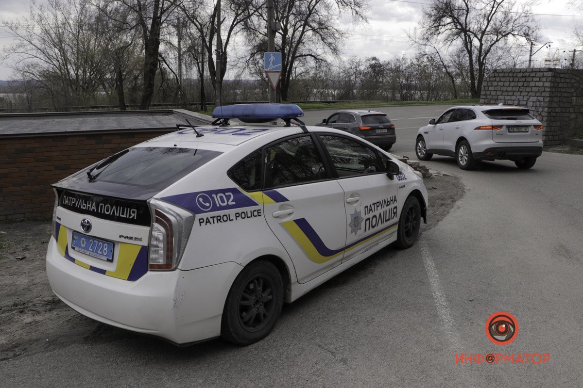 На место приехали полицейские