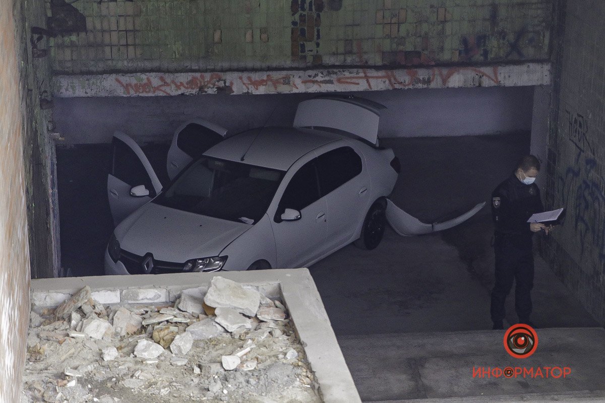 Предварительно, автомобиль заехал в переход со стороны Набережной Победы по улице Овражной