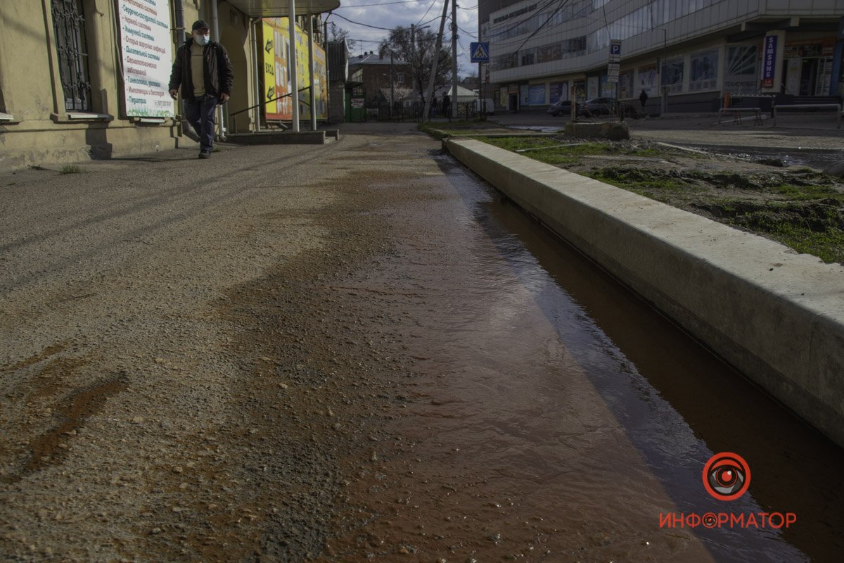 Залило Ярмарочный спуск и улицу Курчатова Залило Ярмарочный спуск и улицу Курчатова