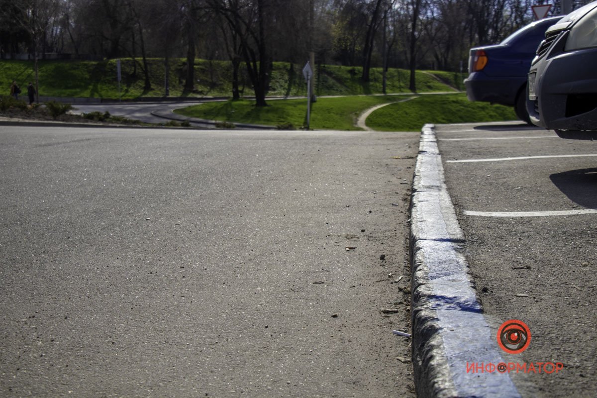 За знаком должна быть велополоса, но ее нет